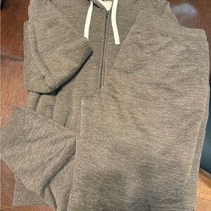 Men's Brown zip up sweatshirt and joggers